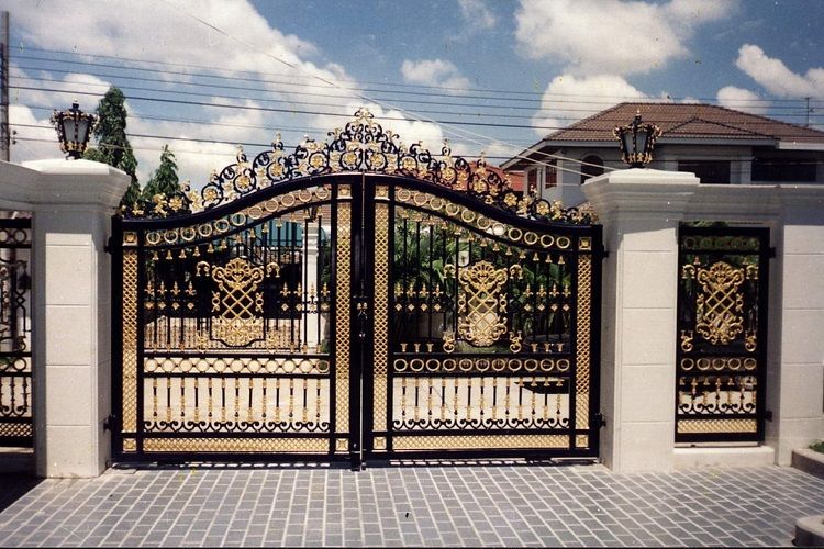 cổng nhà 2 cánh cửa